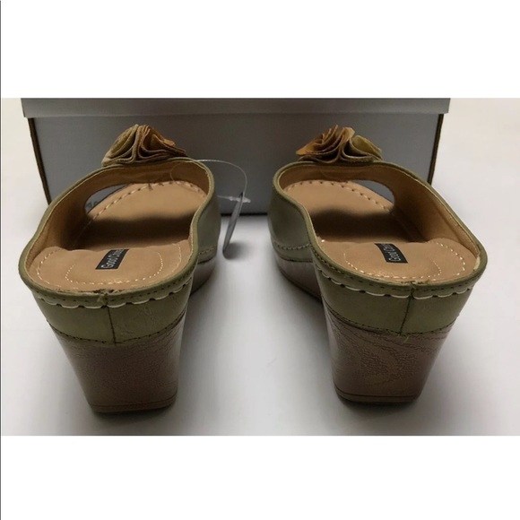 GC Shoes Sydney Slip On Wedge With Ruffle Flower - Picture 6 of 8